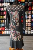 ROBE FOND GRIS MOTIFS ARABESQUES ET FLEURS OLIVIER PHILIPS