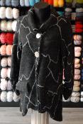 MANTEAU NOIR ET BLANC POISSONS BLANCS